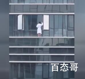 穿浴袍站楼外女生发声:会重新生活 最终解释权归当事人所有