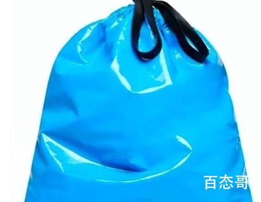 巴黎世家12000元新包像大垃圾袋 拎这包出去不捡俩瓶子可惜了