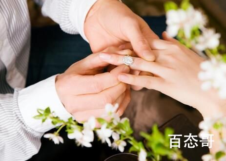 新人被封成都隔空吃面看自己婚礼 其实婚礼场面真的是没有那么重要