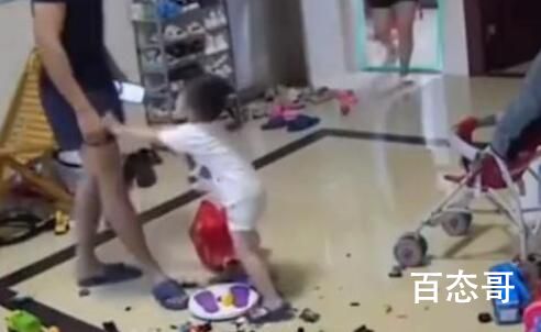 姑父一巴掌扇倒幼童 谎称孩子摔倒 看着那孩子求抱真心疼