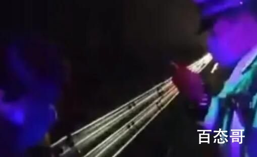 冷雨夜男子怕违章高速上抛下妻子 这男的也太狠了吧