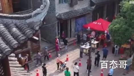湖南凤凰全域静默 官方向游客致歉 到底是什么情况