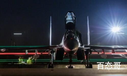 当空军飞行训练遇上绝美地平线 现场的画面美如画