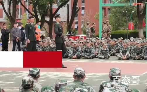 男子三军仪仗队退役复学 踢正步惊艳 教官：这让我怎么带学生