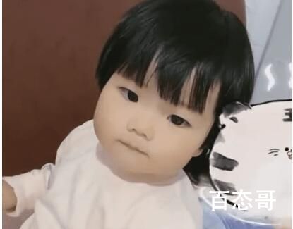萌娃睡太久被家长“强制开机” 睡醒都是一边笑一边睁开眼睛