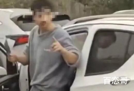 男子给孩子买奶粉闯卡被抓?警方通报 绝不能采取该人这种激烈的方式
