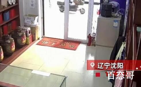 大爷偷6000元当场被逮下跪求饶 这种心理素质应该不是一两次