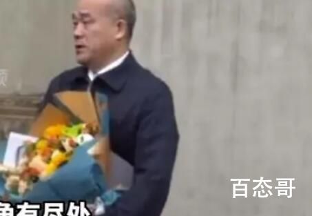 武大学子齐唱再见送别窦校长 这位窦校长无疑是学界一股清流