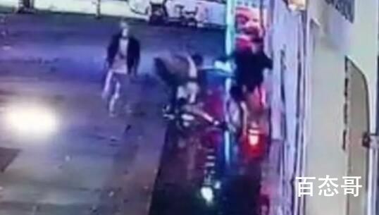 两女孩下班遭多名男子当街殴打 必须给打人者严惩保护人民群众的生命安全