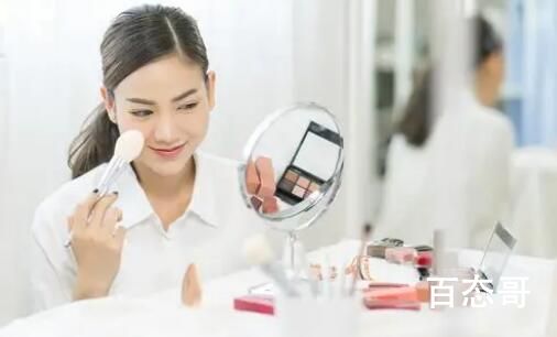 女性打扮是为了吸引异性吗 虚荣心是需要在别人面前展现才能体现的