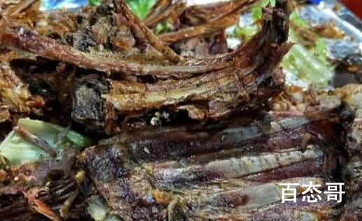 顾客吐槽烤全羊烤糊遭索赔2万 这个烤全羊确实有点离谱