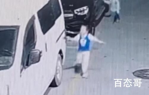 儿子划伤豪车爸爸让其拿现金道歉 知错能改善莫大焉