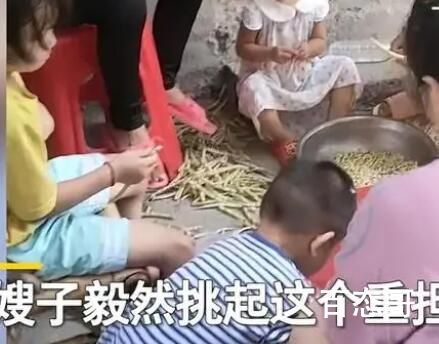 夫妻洗澡去世留下8个孩子最新后续 成年后如果能互相帮助那就是一个巨大的力量！