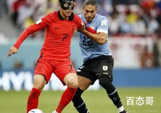 6位球员戴面具踢世界杯赛场照 戴面具的目的是什么