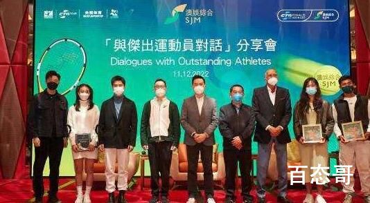 田亮带着女儿森碟与赌王四太梁安琪一起合影 一转眼森碟真就变成了大姑娘