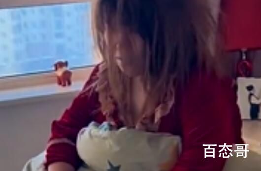 女子发烧躺10多天头发变成离子烫 这个发型一般理发店还做不来