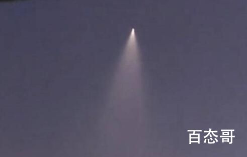 辽宁吉林多地现不明飞行物 不就是飞行器照射的一束强灯光吗？