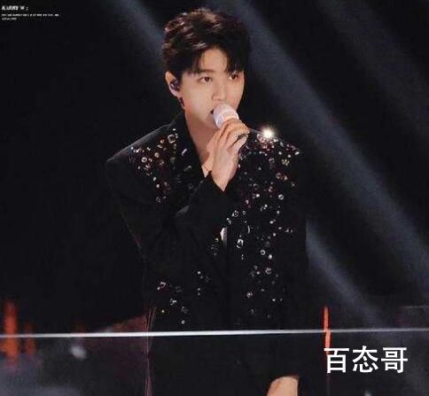 王俊凯单手吊威亚从天而降 连唱两首歌曲