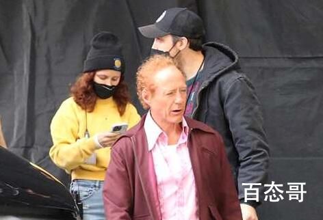 小唐尼美国拍新片 “钢铁侠”变秃头大爷