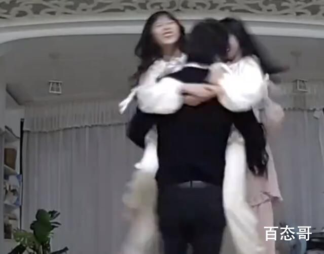 2年未归家爸爸开门时3个女儿扑上来 幸福的一家人