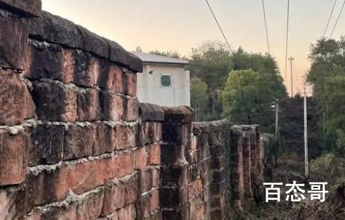 媒体:录音笔在胡鑫宇遗体边墙洞发现 墙上有痕迹明显那么久还有痕迹以前为啥没发现