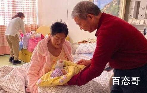 30岁男子发现56岁老妈生二胎 以后的孩子读大学甚至读研读博谁供养?
