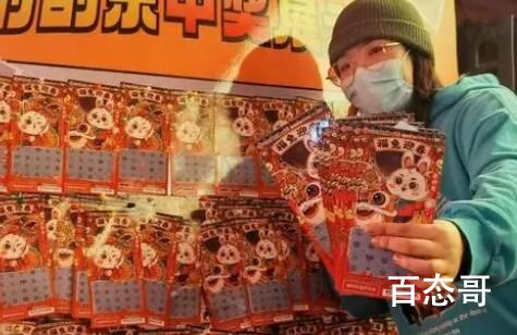 女生1小时狂刮594张彩票中7170 是不是单位搞错了是不是少了一个W