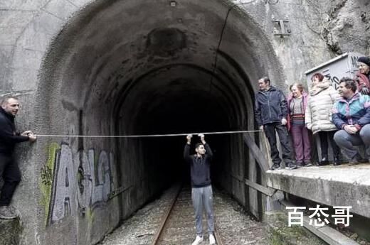 西班牙火车尺寸太大无法过隧道 花了2.58亿就这么打水漂了吗