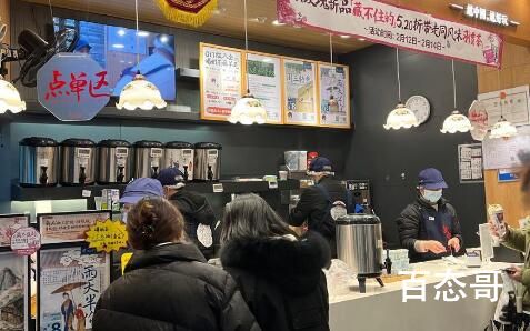 茶颜悦色“罚站式”取餐引吐槽 到底是怎么回事