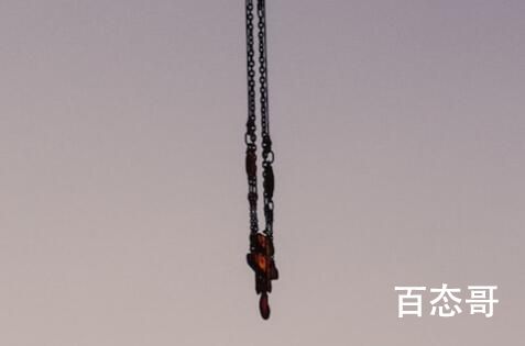重庆一对情侣蹦极倒挂滞留半空 这种刺激经历一般遇不到