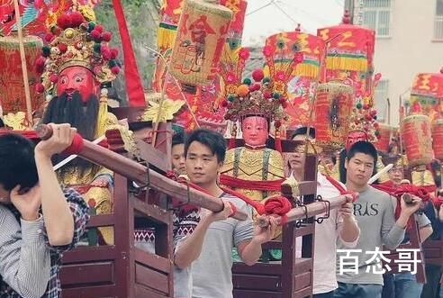 广东最狂野民俗盐拖灶神:场面激烈 一觉醒来整个朋友圈都是盐灶迎老爷