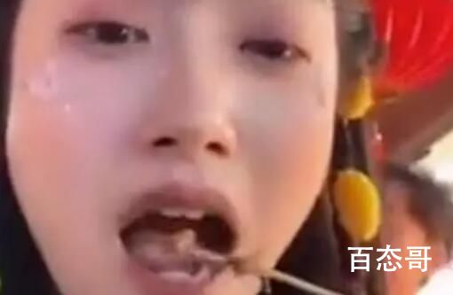 女子丽江60元买2串烧烤仅6只虫 嫌贵可以不买不可以吃完饭再拍桌骂厨子