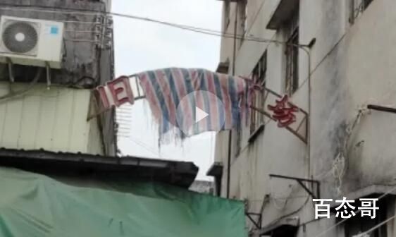 狂飙拍摄地有人竖牌“拍视频5元1次”  想钱想疯掉了