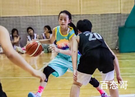 狂飙里的小黄瑶拿了篮球联赛冠军  演技很自然体育有特长未来可期的篮球少女