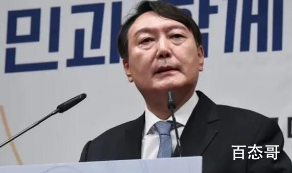尹锡悦雕像遭韩民众用鞋底抽脸 韩国民众：你有什么资格替我们原谅？
