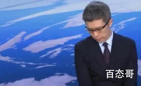 导播切错镜头 朱广权一脸慌乱 有没有可能这个导播原来是他的手语老师？