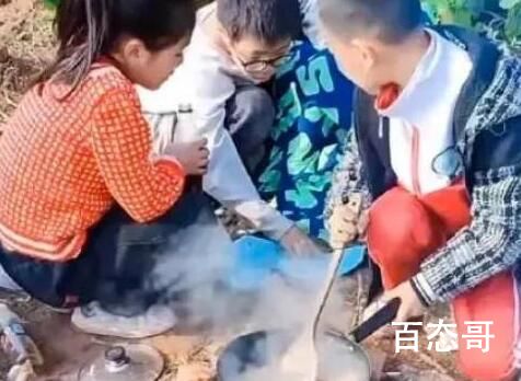 小学生背着“锅碗瓢盆”去春游 这才是春游的意义