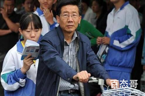 家长谈养娃压力:躺不起卷不动 孩子们学习压力太大