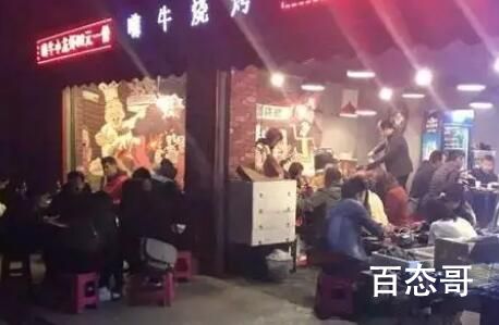 说唱女歌手转行卖烧烤年入百万 还是老外的钱好挣