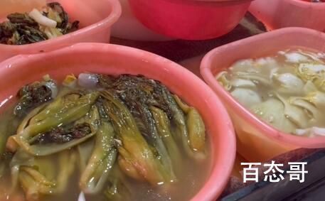 汕头腌制厂工人用脚踩菜 腌菜祖祖辈辈都是用脚踩的