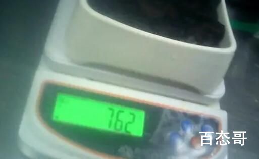 半天妖烤鱼垃圾桶捞回餐食又端上桌 就不能赚点良心钱么