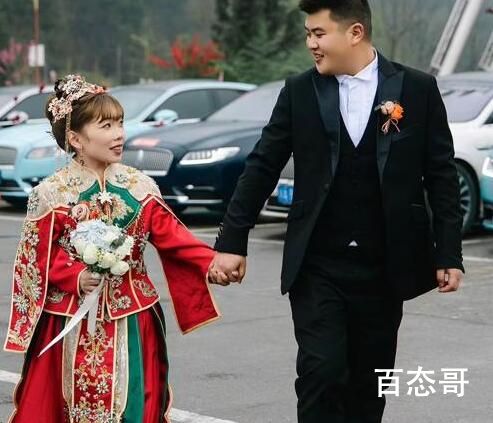 袖珍老师嫁给9岁时就对她笑的男生 单纯的爱情！祝福您！希望永久！