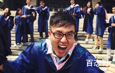 毕业典礼学校安排学生在操场吃席  到底是怎么回事