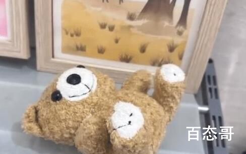 女生地摊套玩具熊拆开发现摄像头 真的细思恐极