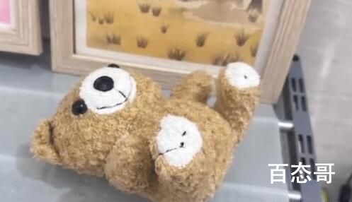 女生地摊套玩具熊拆开发现摄像头 真的细思恐极