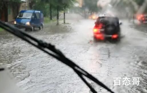 深圳暴雨:商场秒变“水帘洞” 极端天气一年比一年多