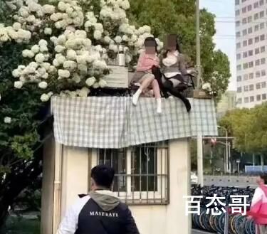 女生为拍网红照爬到核酸屋顶 背后的真相让人始料未及