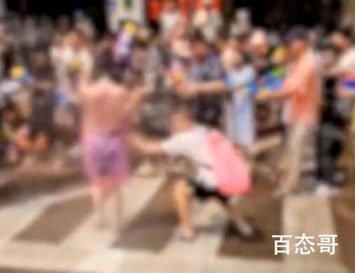 泼水节被撕雨衣女生回应传言 今天敢撕雨衣下次就敢撕内衣