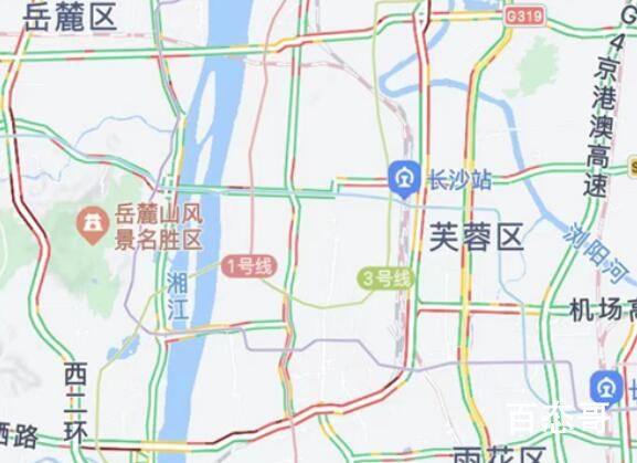 第一批游客把长沙堵紫了 这出门一趟比上班都累哪哪都是人