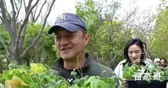 李亚鹏在别墅小院种菜被物业警告 以为自己在国外呢想干啥干啥 